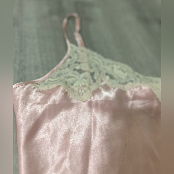 Victoria’s Secret Vintage Gold Label Pink Lace Trim Chemis Slip Size Large - Picture 2 of 5
